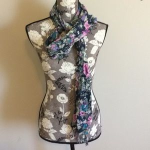 Ladies Scarf Perfect for Spring
